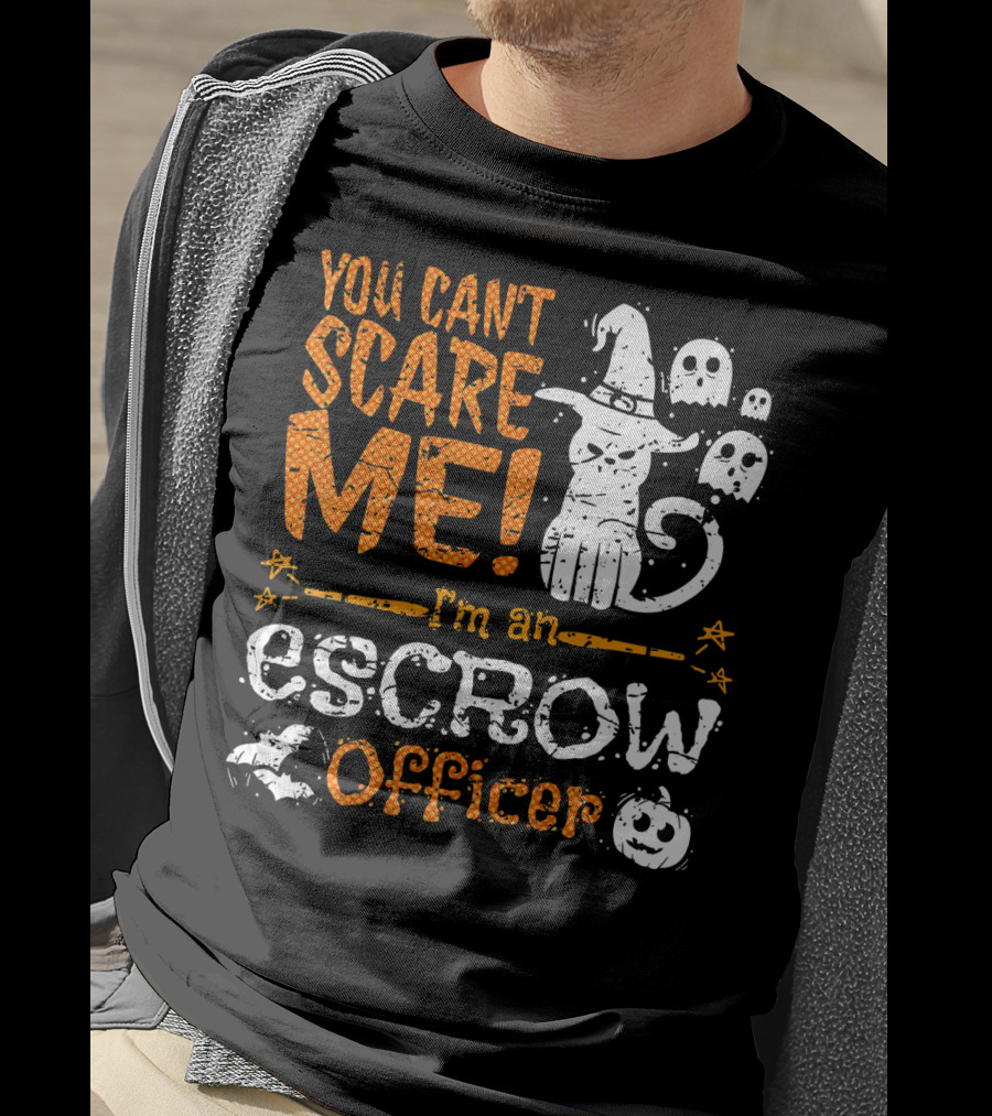 You Can't Scare Me I'm An Escrow Officer Halloween Cat Ghosts Pumpkin T-Shirt
