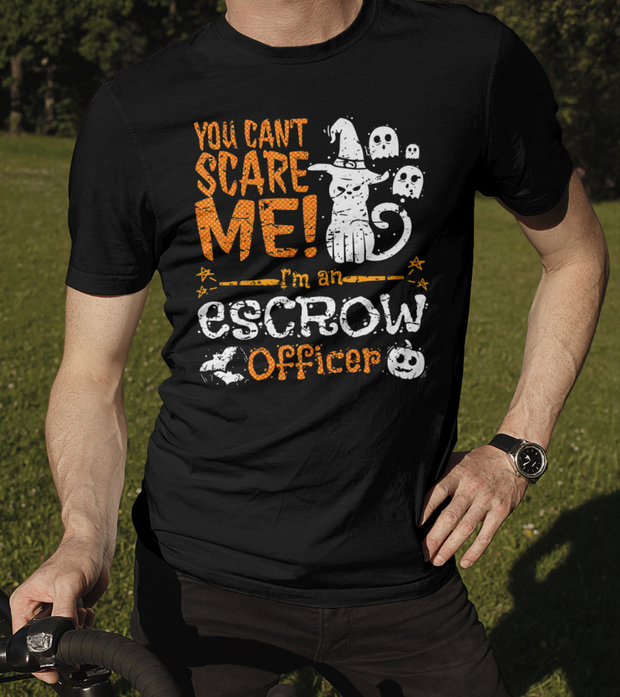 You Can't Scare Me I'm An Escrow Officer Halloween Cat Ghosts Pumpkin T-Shirt