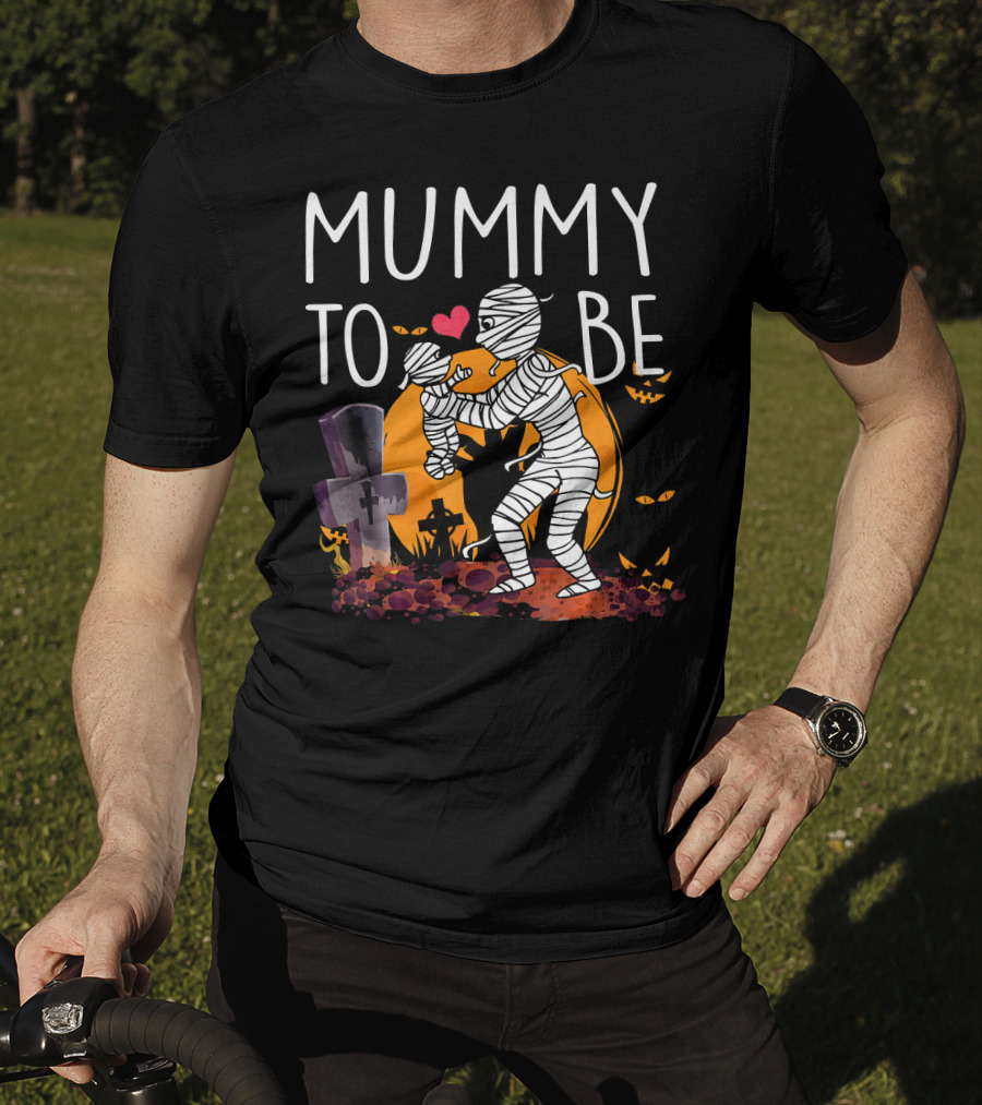 Mummy To Be Halloween Mummy Scene With Graveyard And Heart T-Shirt