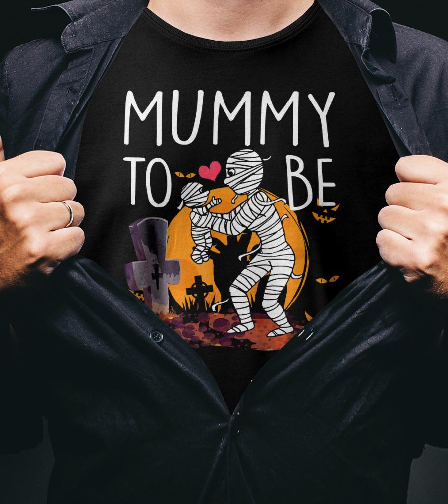 Mummy To Be Halloween Mummy Scene With Graveyard And Heart T-Shirt