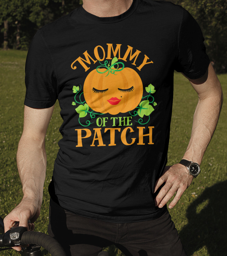 Mommy Pumpkin Of The Patch Face With Green Leaves And Vines T-Shirt