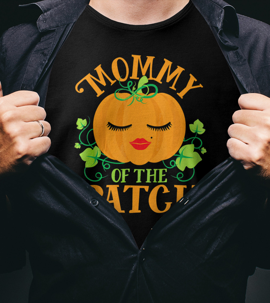 Mommy Pumpkin Of The Patch Face With Green Leaves And Vines T-Shirt