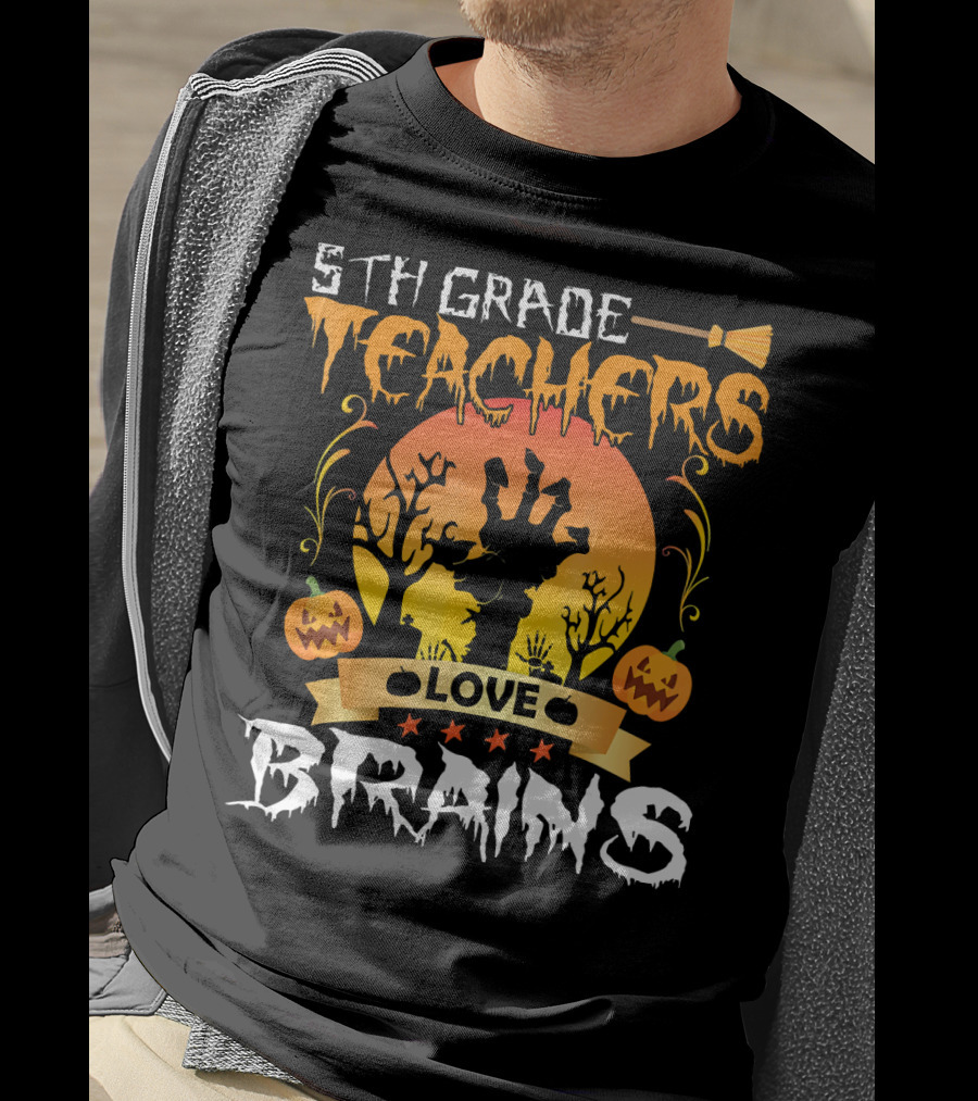 5th Grade Teachers Love Brains Tomb Pumpkin Moon T-Shirt