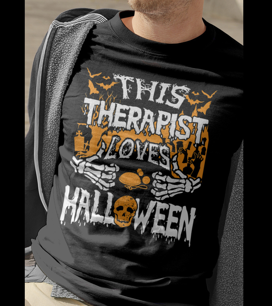 This Therapist Loves Halloween Skeletons Pumpkins Bats Skulls T-Shirt