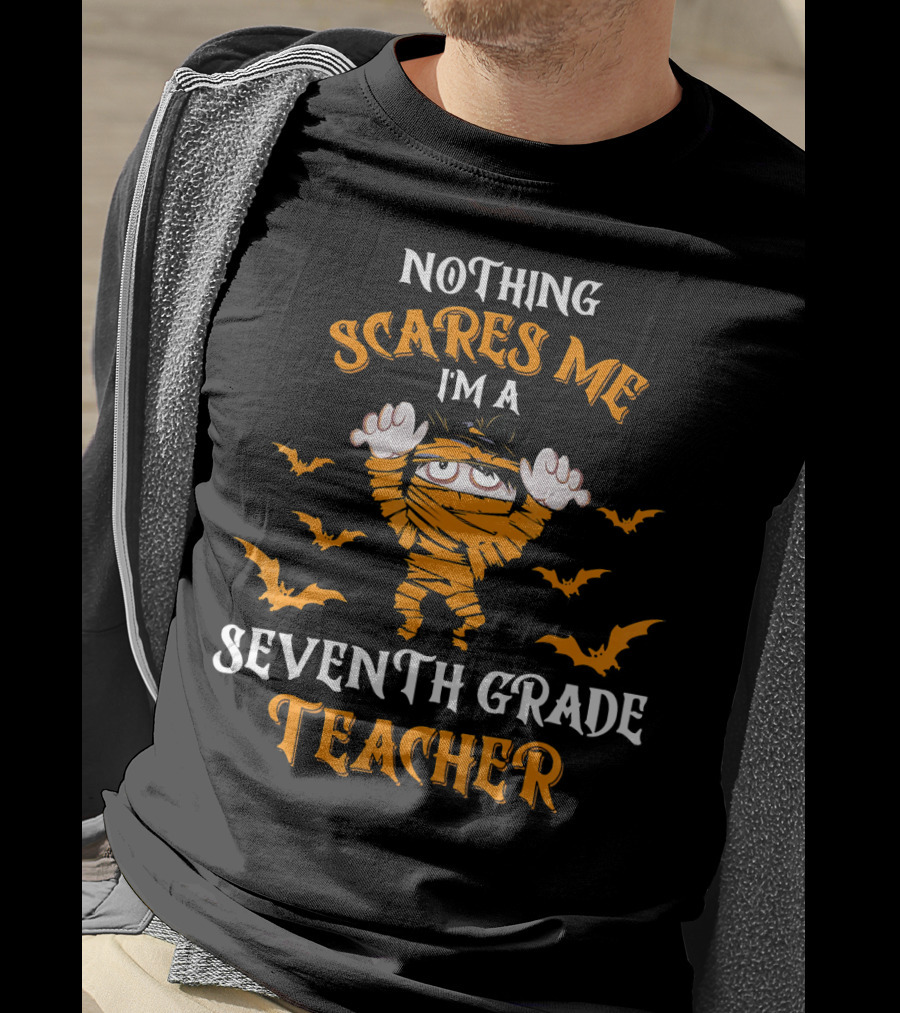 Nothing Scares Me I'm A Seventh Grade Teacher Halloween Bats Mummy T-Shirt