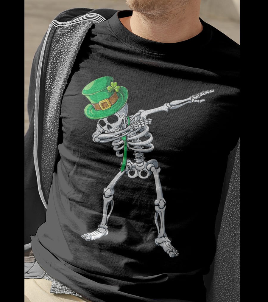Dabbing Skeleton In Green Leprechaun Hat With Clover T-Shirt