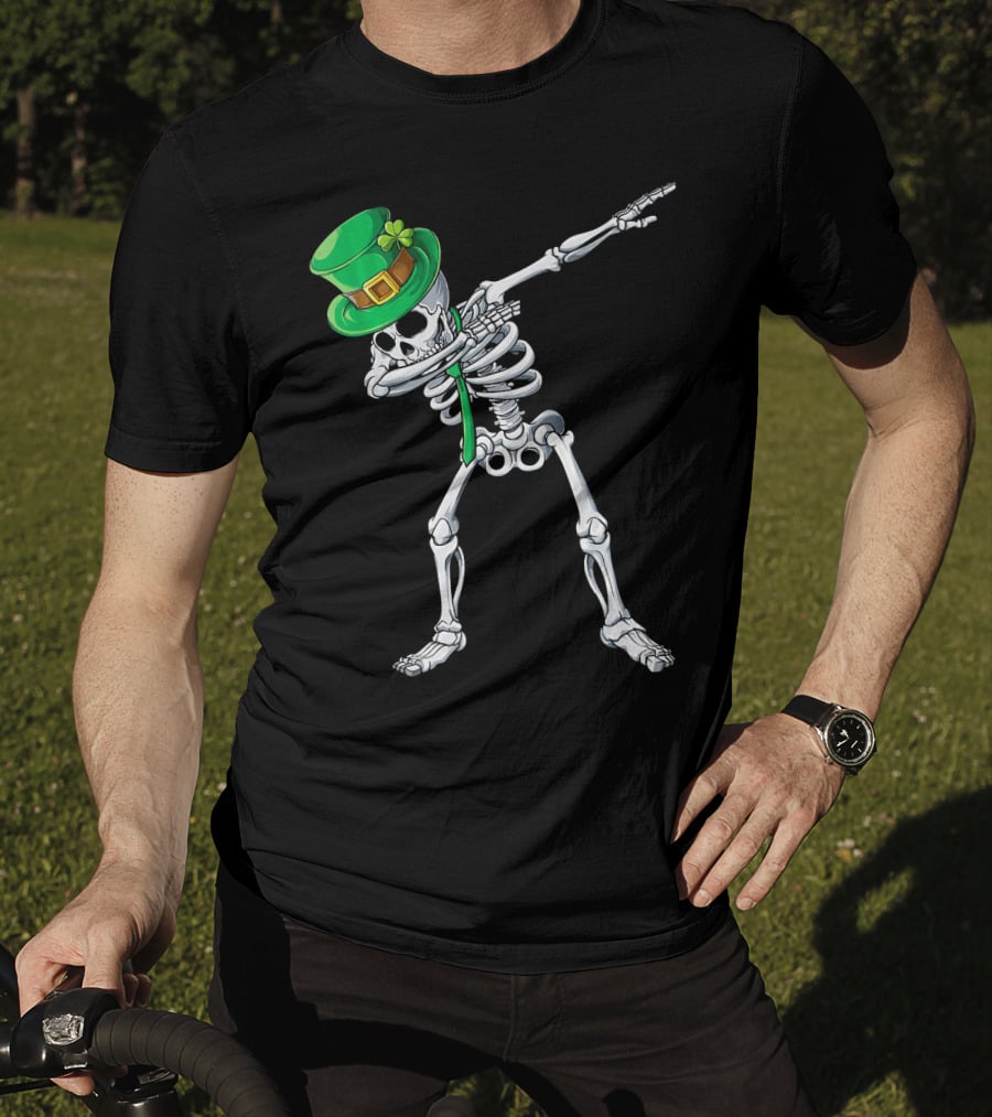 Dabbing Skeleton In Green Leprechaun Hat With Clover T-Shirt
