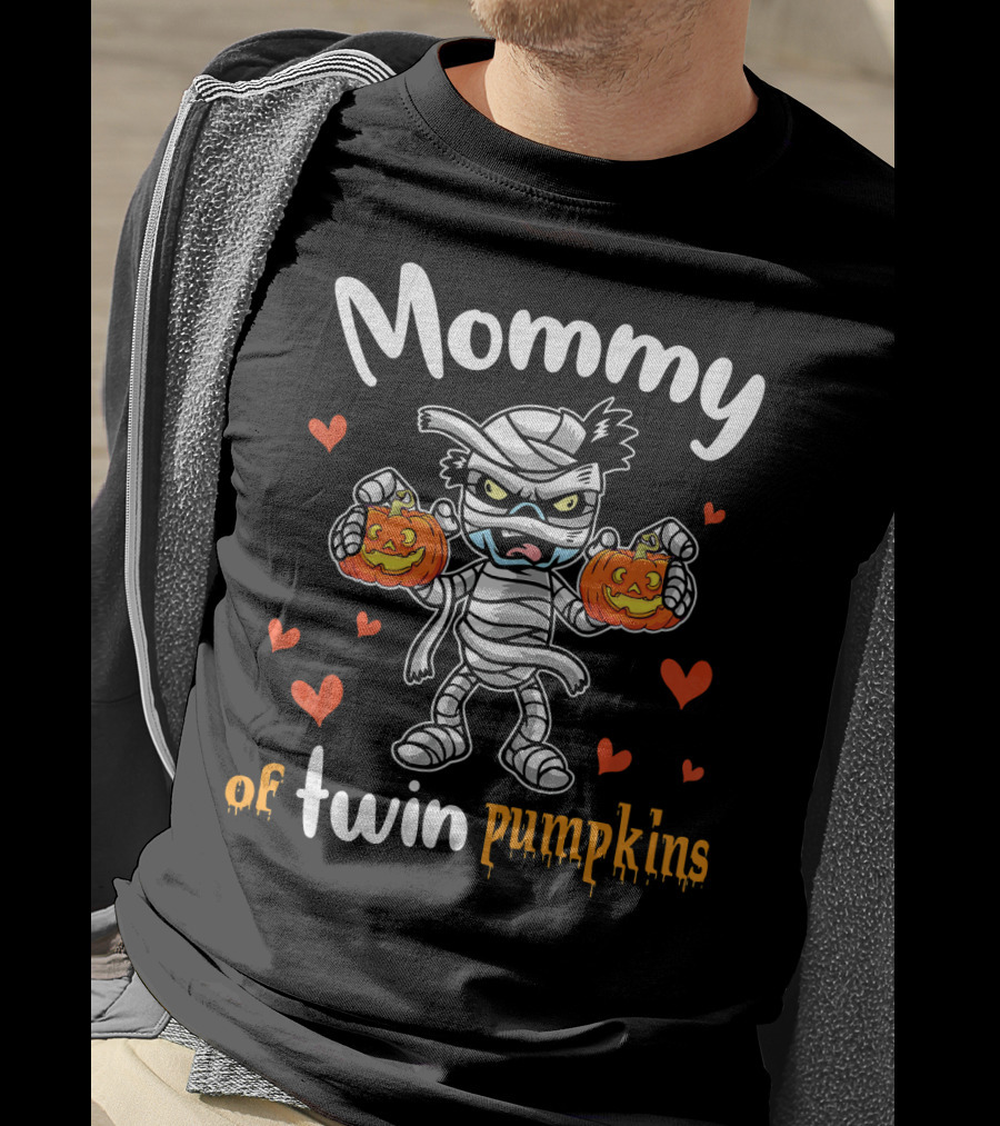 Mommy Of Twin Pumpkins Hearts Mummy T-Shirt