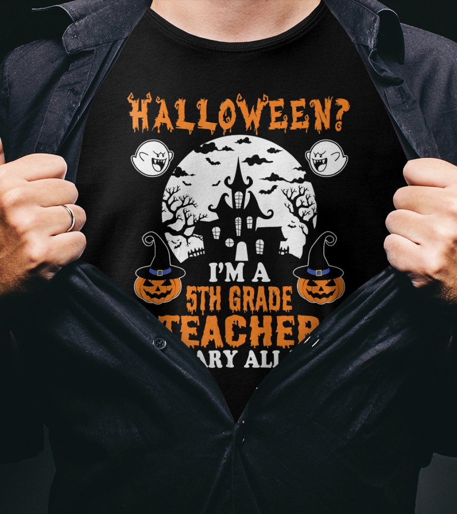 Halloween? I'm A 5th Grade Teacher I'm Scary All Year With Haunted House, Ghosts, And Pumpkin Decorations T-Shirt