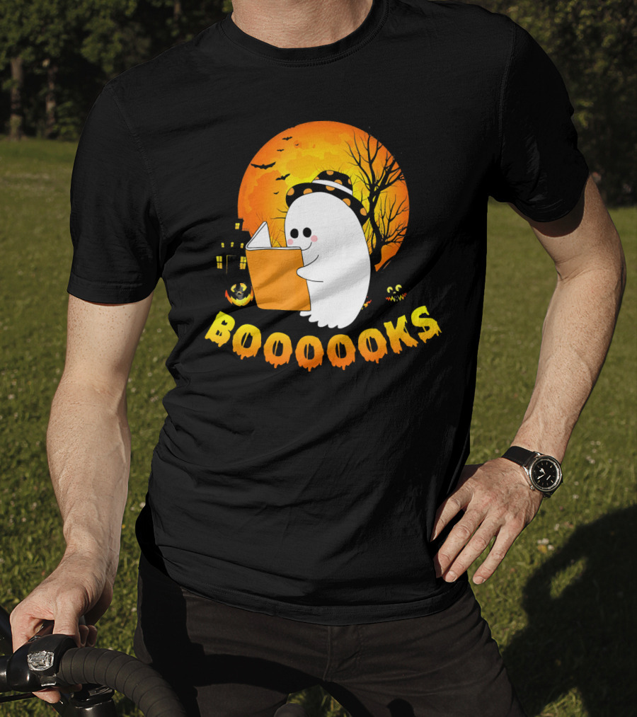 Booooooks Cute Ghost Reading Halloween Book Full Moon Scene T-Shirt