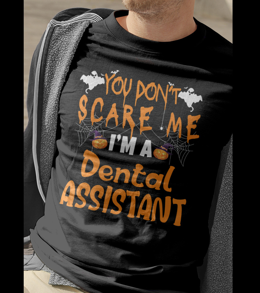 You Don't Scare Me I'm A Dental Assistant Halloween Bats And Pumpkins T-Shirt