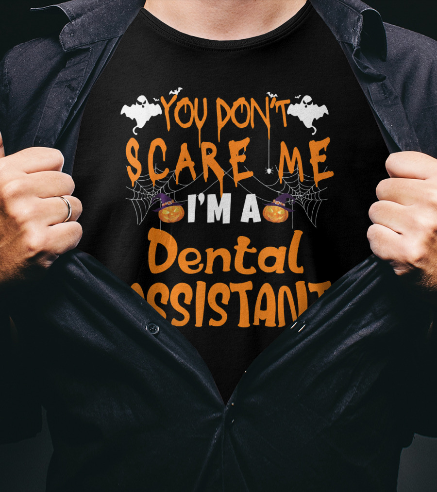 You Don't Scare Me I'm A Dental Assistant Halloween Bats And Pumpkins T-Shirt