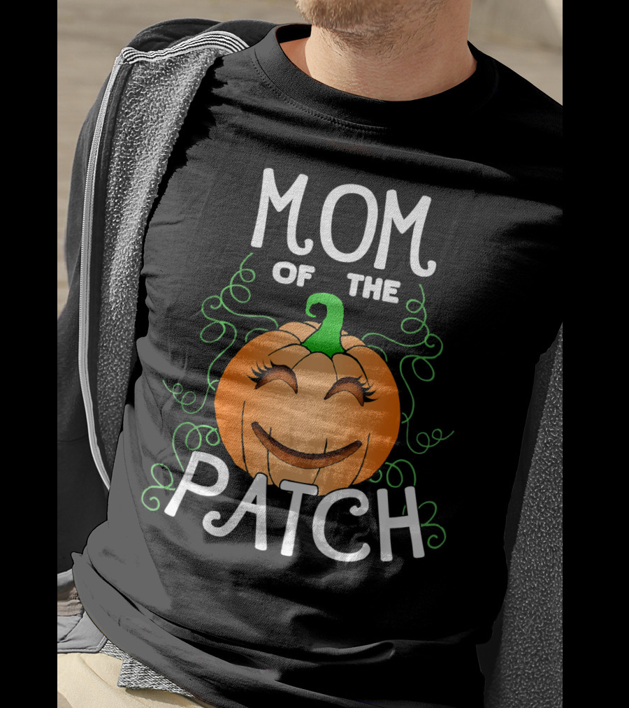 Mom Of The Patch Smiling Pumpkin With Green Vines T-Shirt
