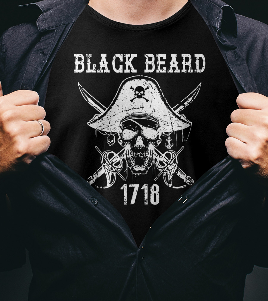 BLACK BEARD PIRATE SKULL 1718 T-Shirt