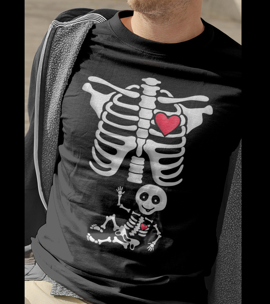 Pregnant Skeleton With Heart Ribcage And Smiling Baby Skeleton T-Shirt