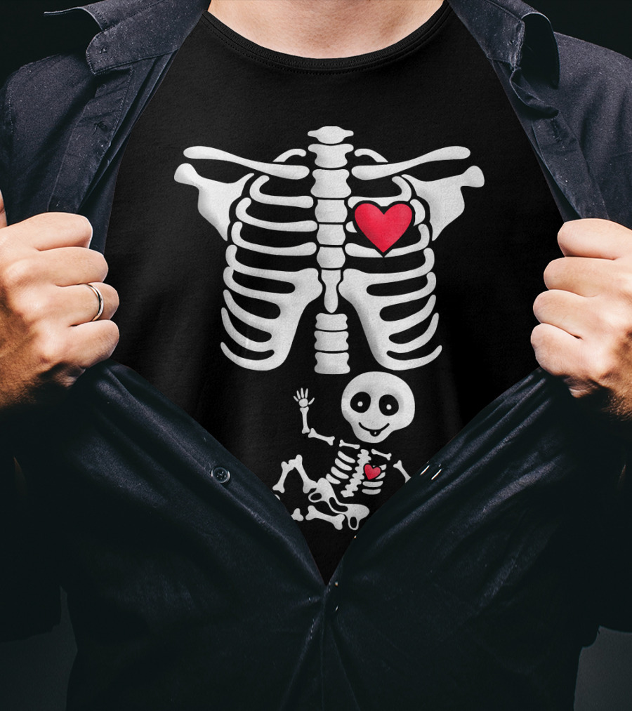 Pregnant Skeleton With Heart Ribcage And Smiling Baby Skeleton T-Shirt