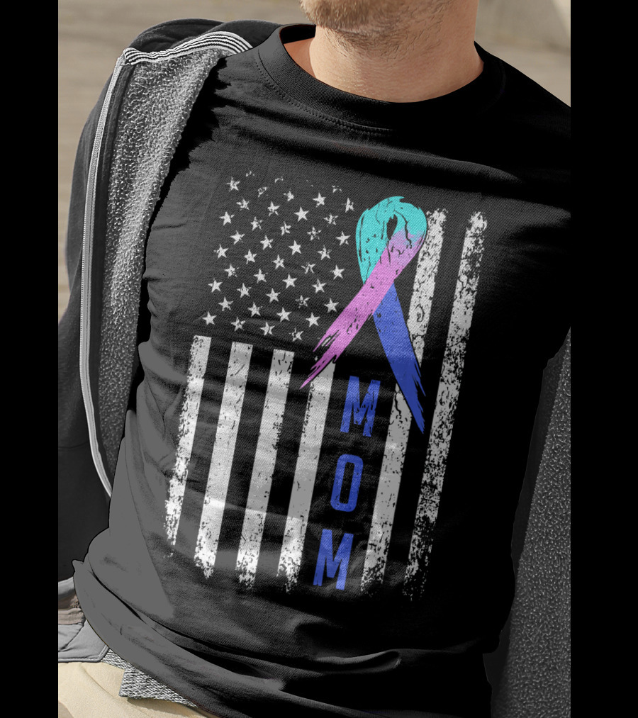 Mom American Flag Thyroid Cancer Awareness T-Shirt