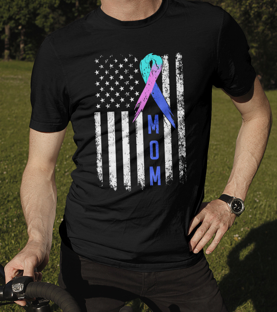 Mom American Flag Thyroid Cancer Awareness T-Shirt