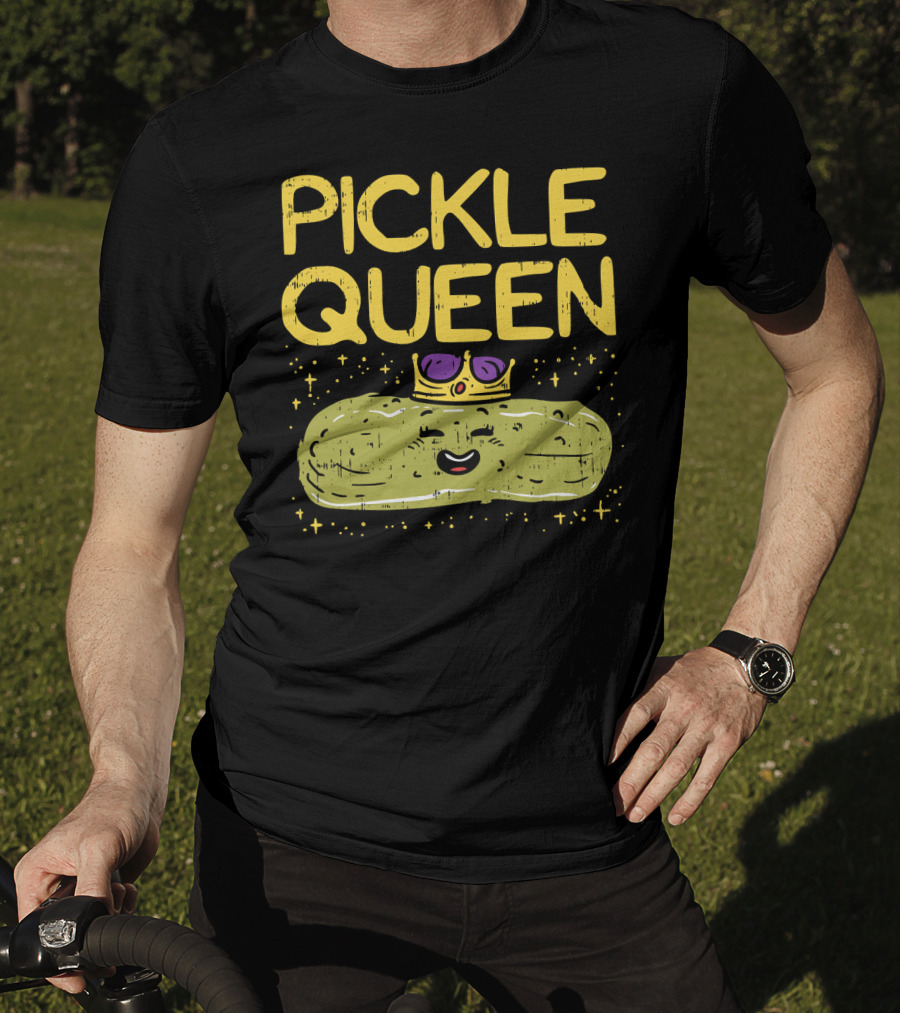 PICKLE QUEEN Funny Cartoon Pickle Wearing Crown And Sunglasses T-Shirt