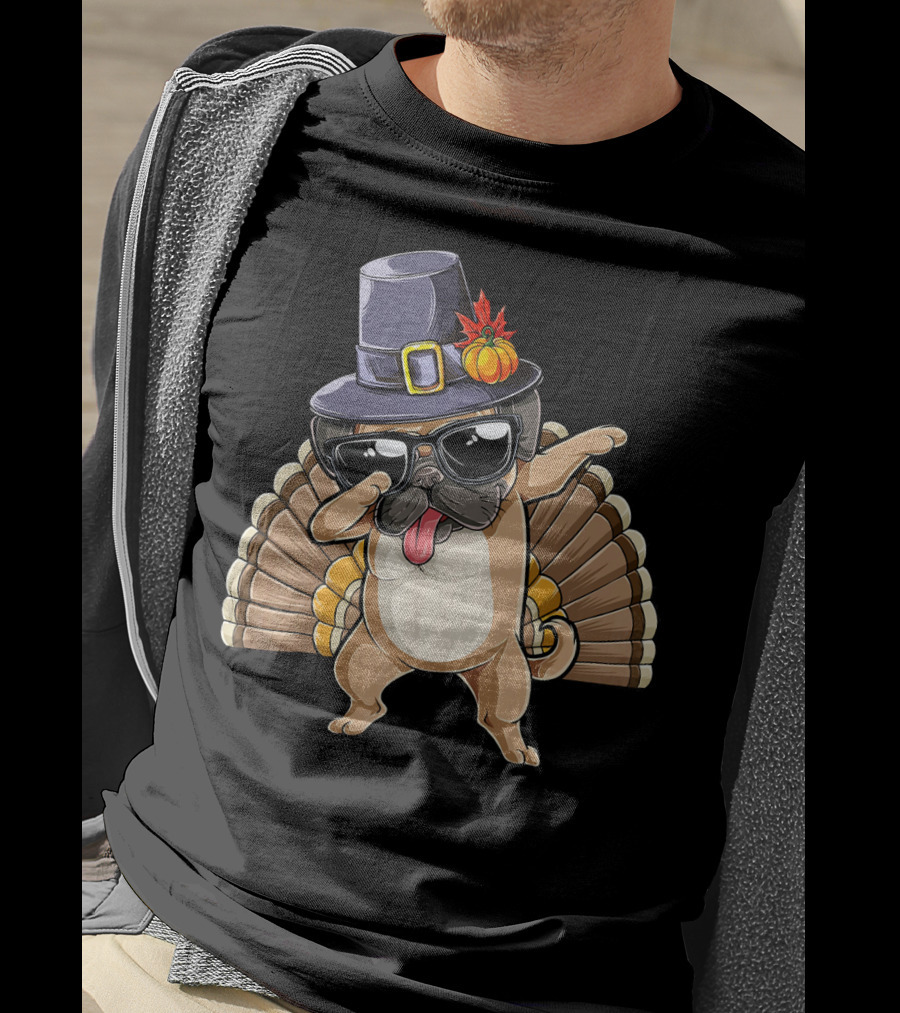 Thanksgiving Pug Dabbing With Pilgrim Hat And Turkey Feathers T-Shirt
