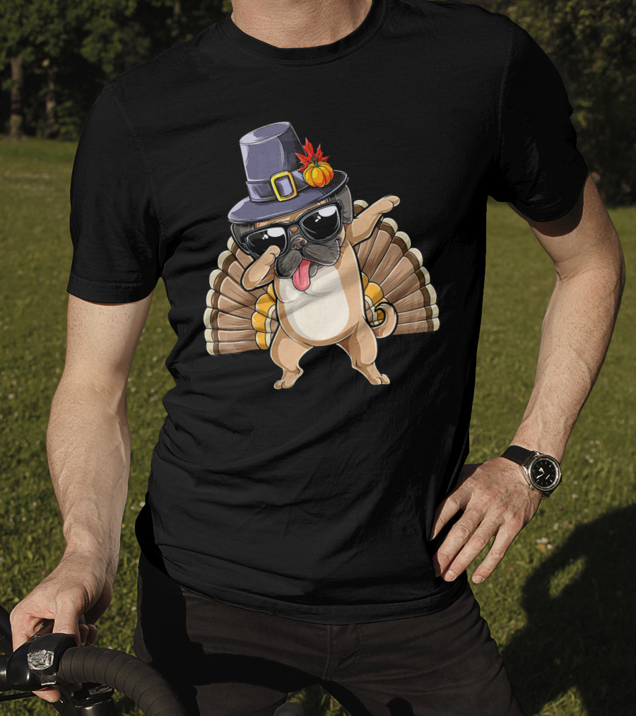 Thanksgiving Pug Dabbing With Pilgrim Hat And Turkey Feathers T-Shirt