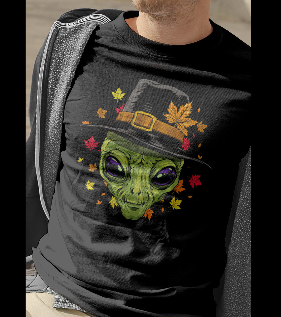 Thanksgiving Alien Pilgrim Surrounded By Autumn Leaves T-Shirt