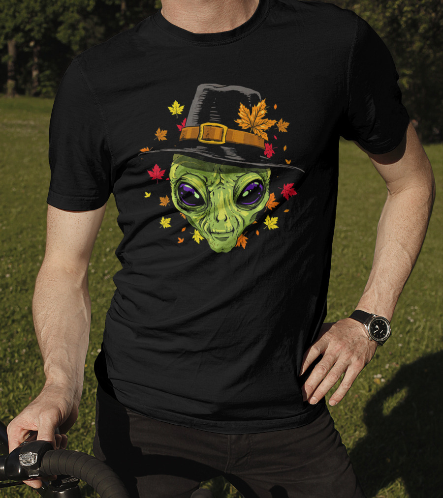 Thanksgiving Alien Pilgrim Surrounded By Autumn Leaves T-Shirt