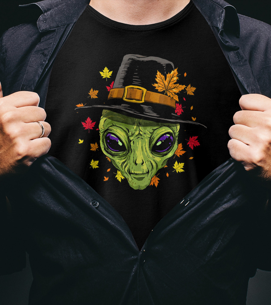 Thanksgiving Alien Pilgrim Surrounded By Autumn Leaves T-Shirt