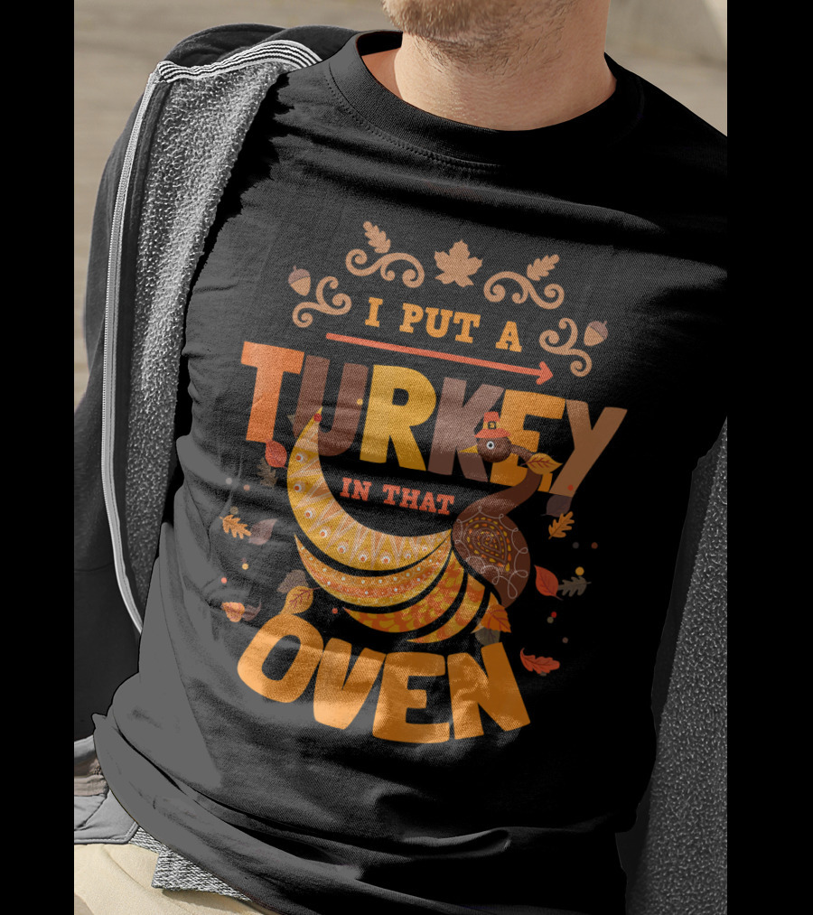 I Put A Turkey In That Oven Thanksgiving Pregnancy Announcement T-Shirt