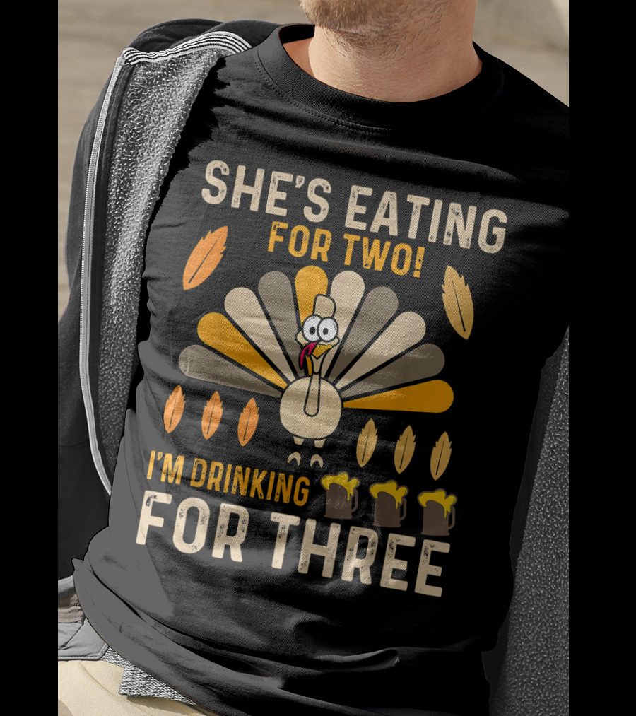 She's Eating For Two I'm Drinking For Three Turkey Thanksgiving Mens Pregnancy Announcement T-Shirt