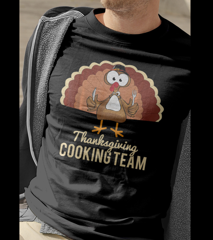 Thanksgiving Cooking Team Turkey With Pilgrim Hat And Utensils T-Shirt