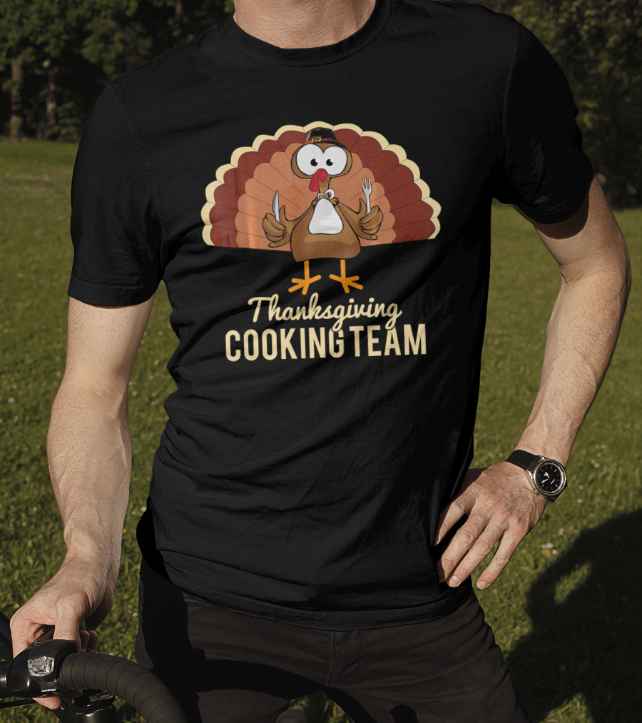 Thanksgiving Cooking Team Turkey With Pilgrim Hat And Utensils T-Shirt