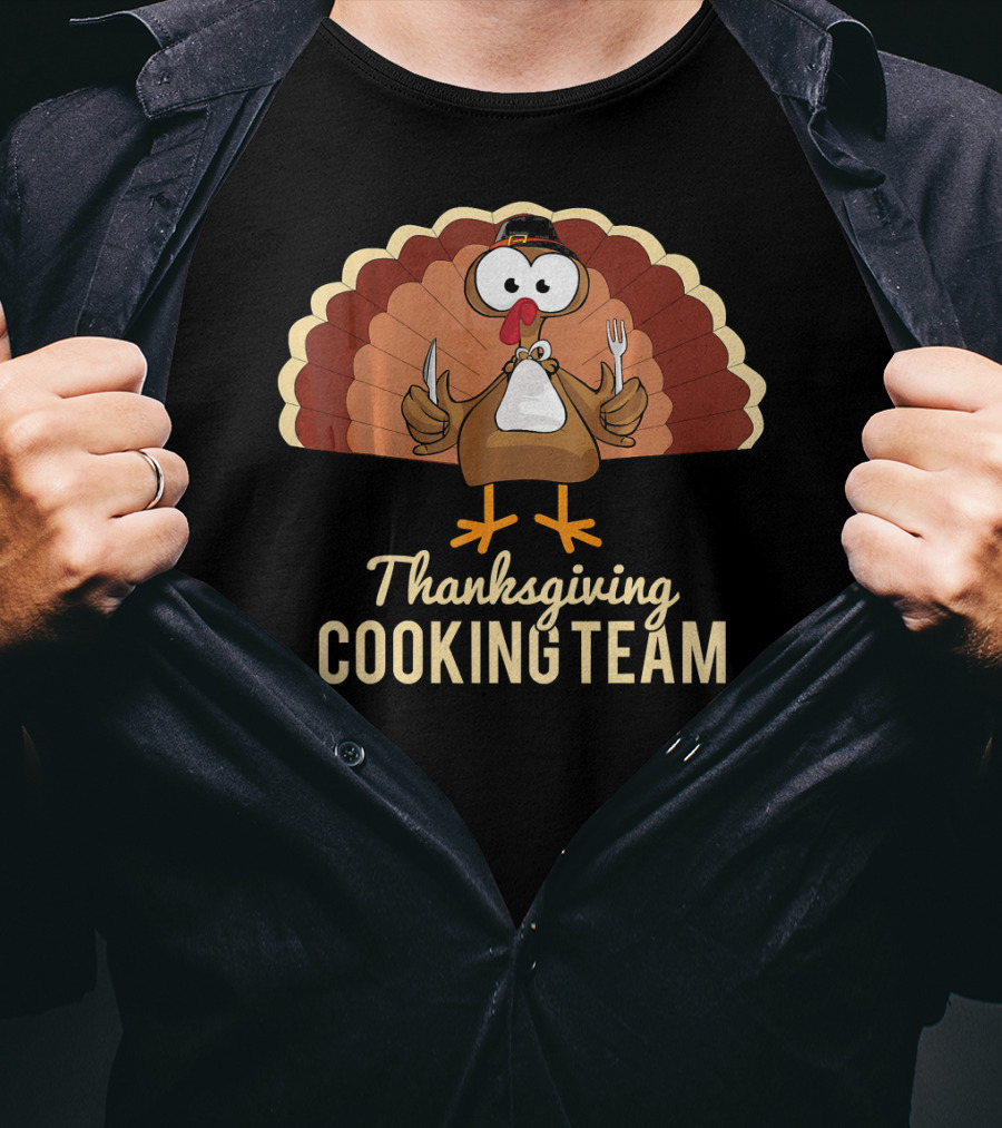 Thanksgiving Cooking Team Turkey With Pilgrim Hat And Utensils T-Shirt