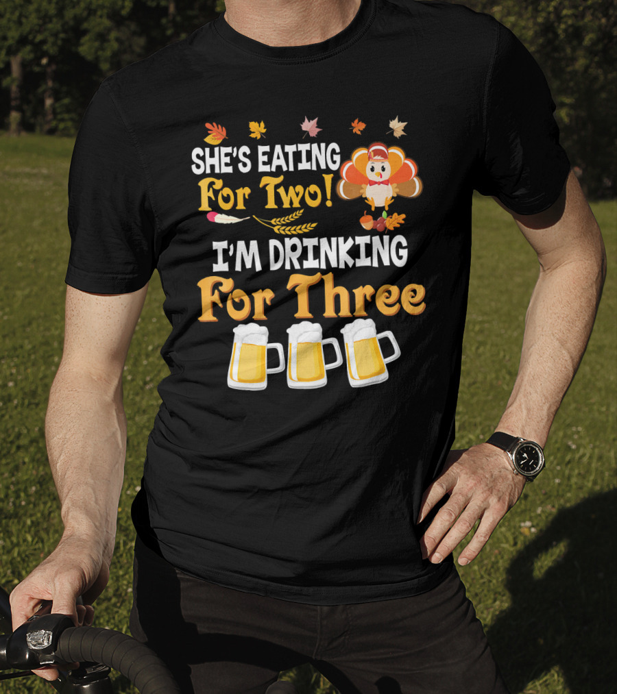 She's Eating For Two I'm Drinking For Three Thanksgiving Beer Turkey Fall Leaves T-Shirt