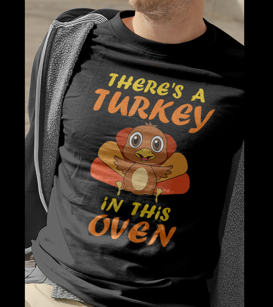 Thanksgiving Couples Pregnancy Announcement There's A Turkey In This Oven T-Shirt