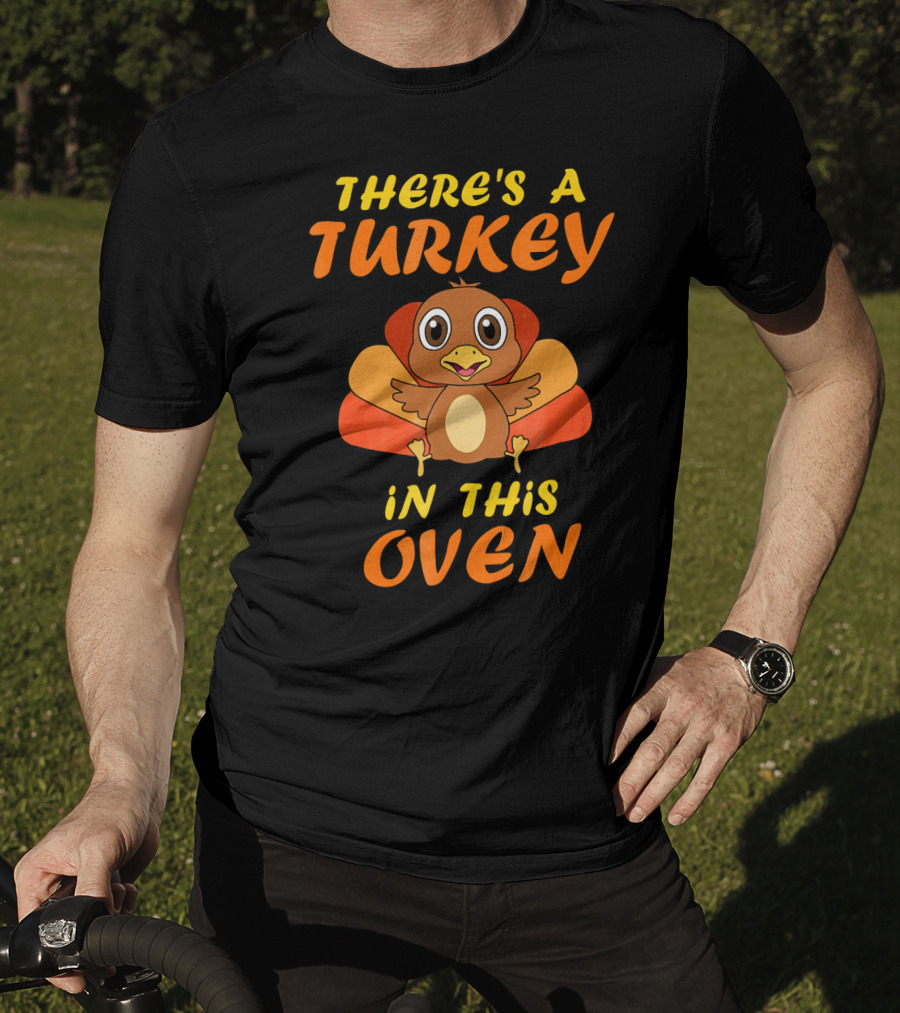Thanksgiving Couples Pregnancy Announcement There's A Turkey In This Oven T-Shirt