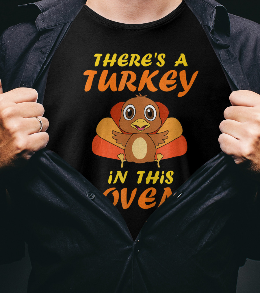 Thanksgiving Couples Pregnancy Announcement There's A Turkey In This Oven T-Shirt
