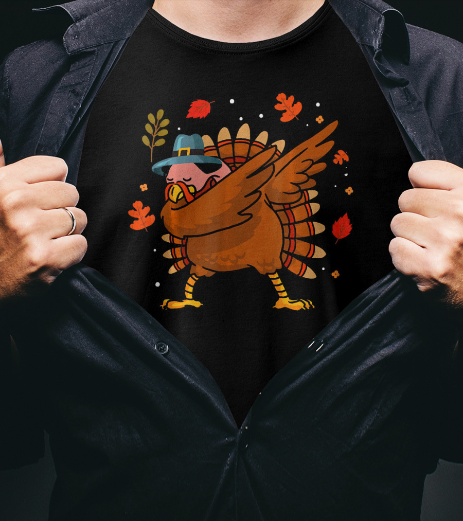 Thanksgiving Turkey Dabbing With Pilgrim Hat And Autumn Leaves T-Shirt