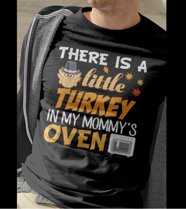 There Is A Little Turkey In My Mommy's Oven Thanksgiving Pregnancy Announcement T-Shirt