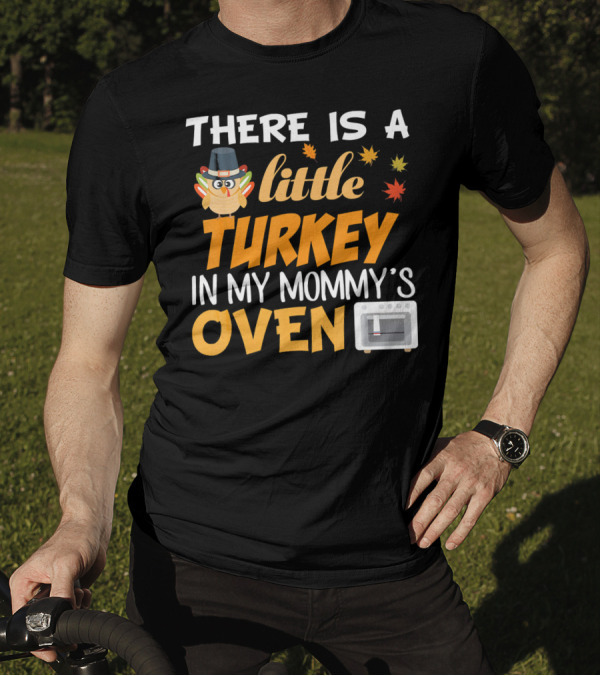 There Is A Little Turkey In My Mommy's Oven Thanksgiving Pregnancy Announcement T-Shirt