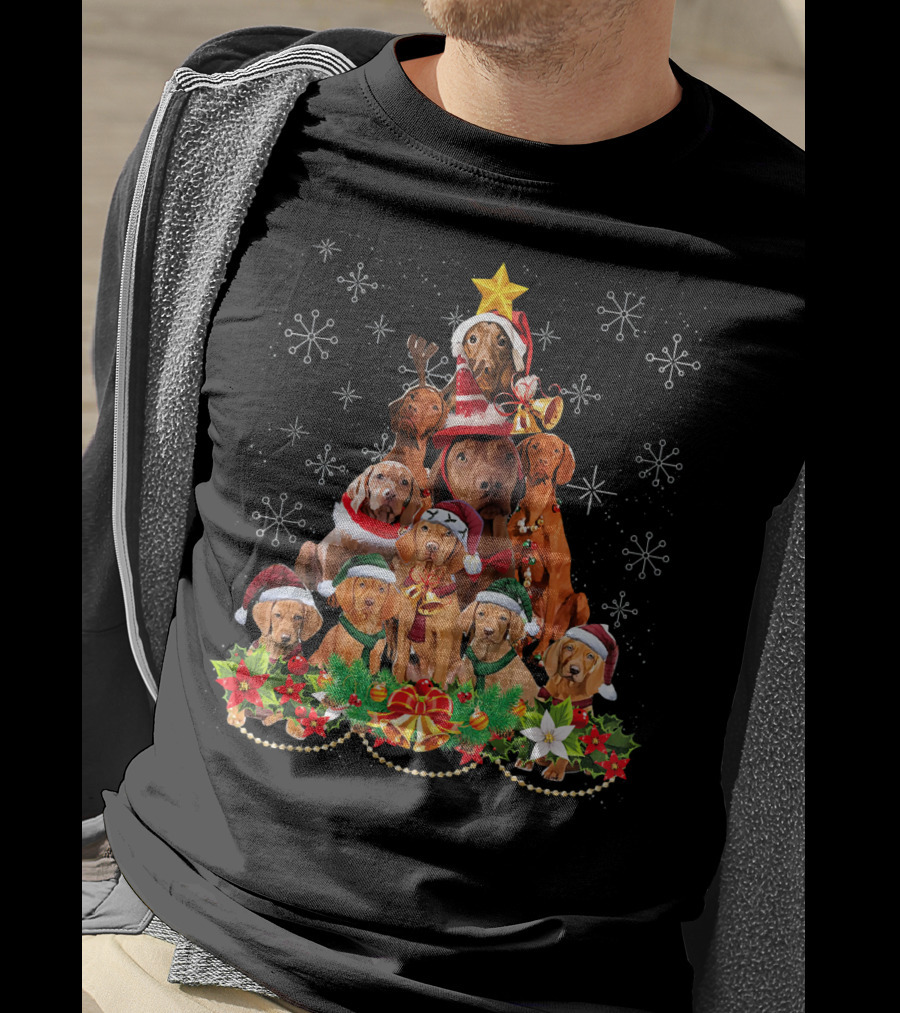 Vizsla Christmas Tree With Dogs Santa Hats Snowflakes And Holly T-Shirt
