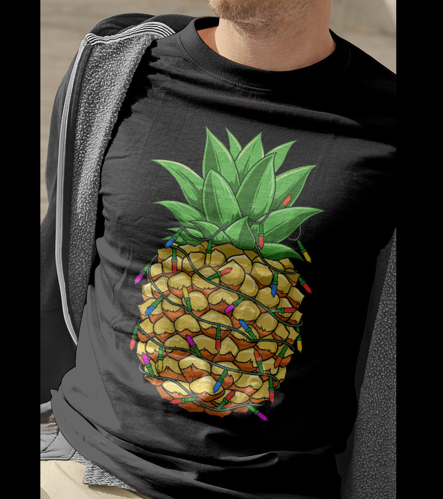 Pineapple Wrapped With Christmas String Lights Mele Hawaiian Holiday Fun T-Shirt