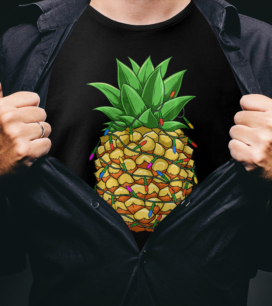 Pineapple Wrapped With Christmas String Lights Mele Hawaiian Holiday Fun T-Shirt
