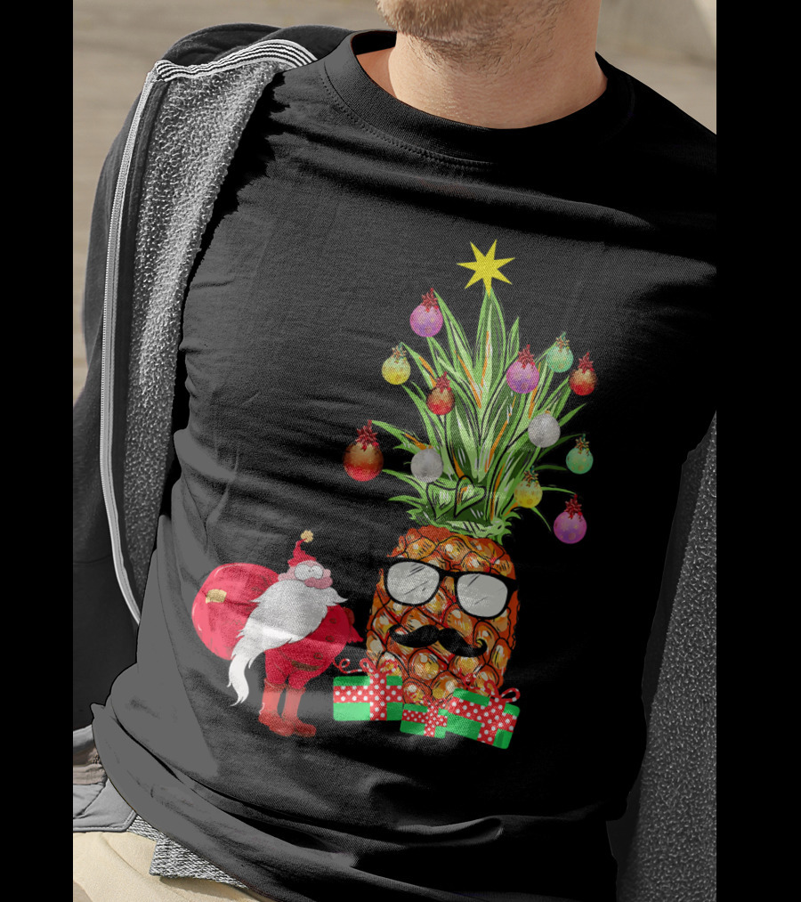 Santa Pineapple Christmas Tree With Gifts And Ornaments T-Shirt