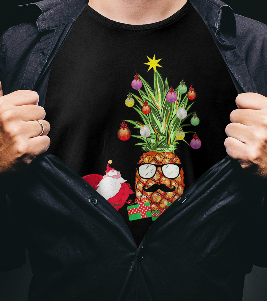 Santa Pineapple Christmas Tree With Gifts And Ornaments T-Shirt