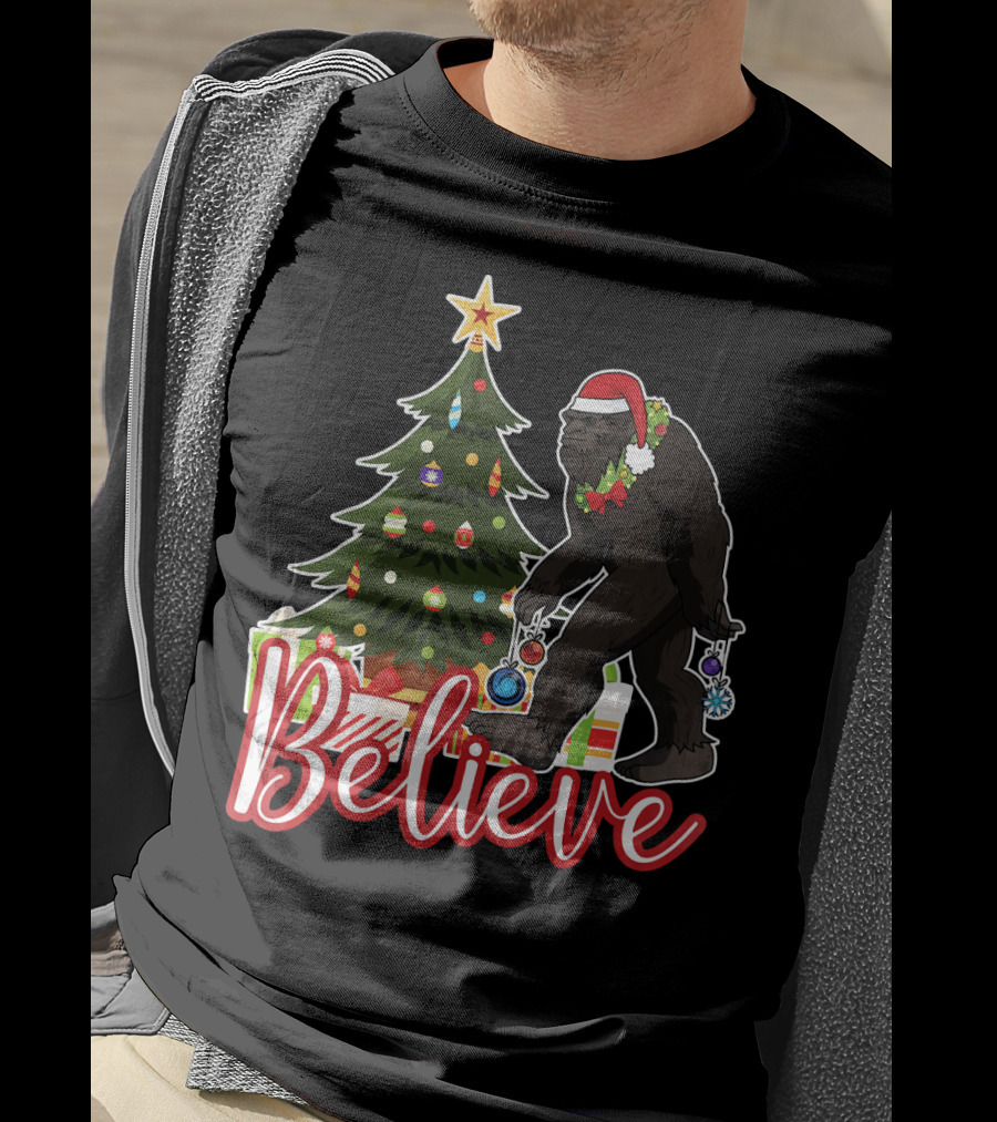 Believe Bigfoot Christmas Funny Holiday Scene T-Shirt