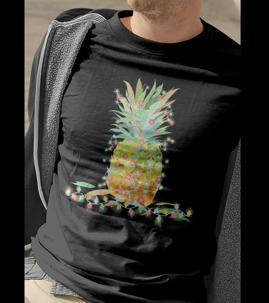 Beach Tropical Christmas Pineapple Lights Holiday Decor T-Shirt