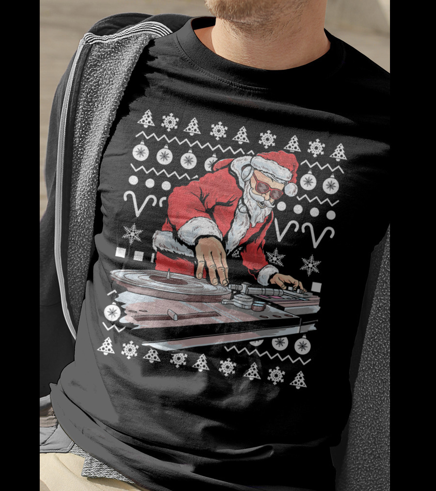 Santa Claus DJ Remixing Holiday Beats T-Shirt