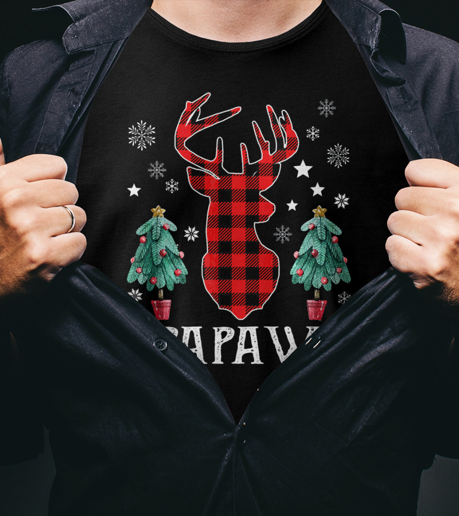 Papaw Plaid Reindeer Christmas Trees And Snowflakes Family Fun T-Shirt