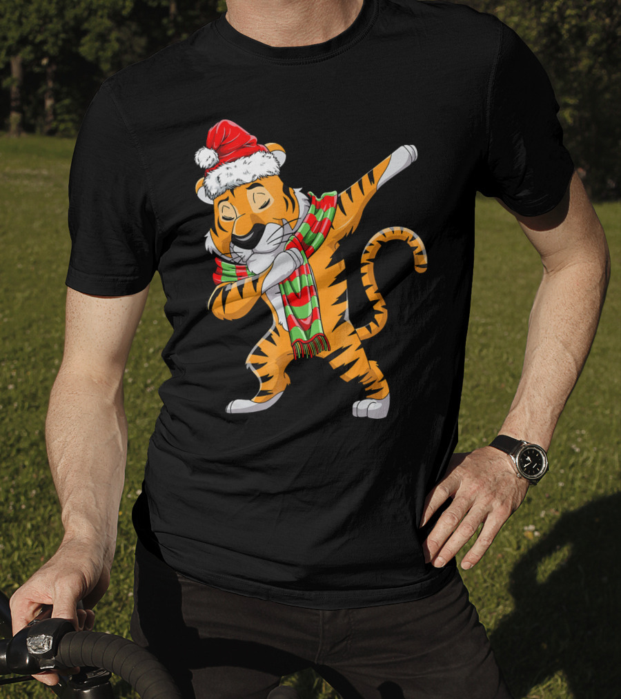 Dabbing Santa Tiger With Christmas Scarf T-Shirt